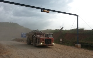 Leitor de volume de caminhões construído sob medida